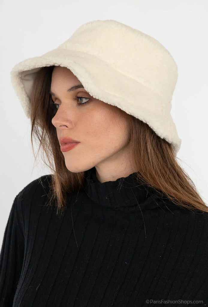 Reversible bucket hat in faux sherpa fur and waterproof image 0