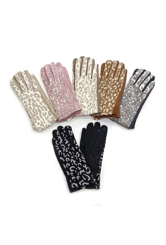 Leopard pattern glove in pack image 0