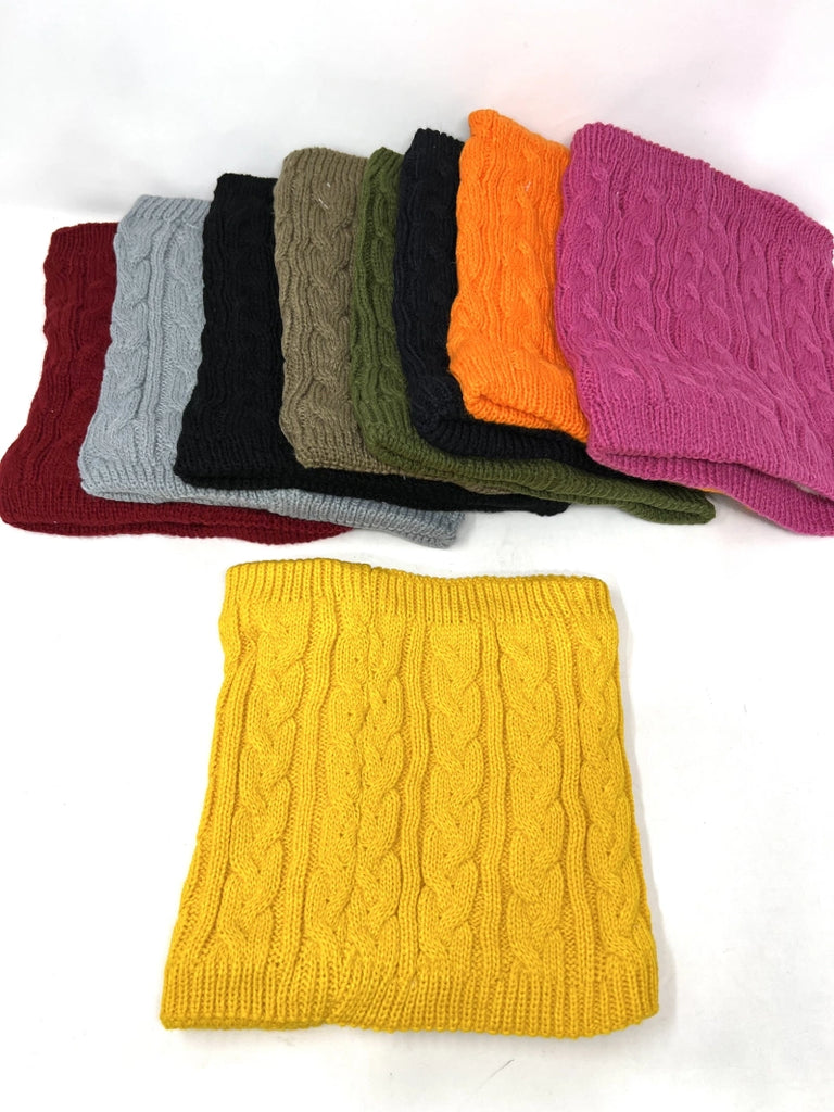 Woman neck warmer image 3